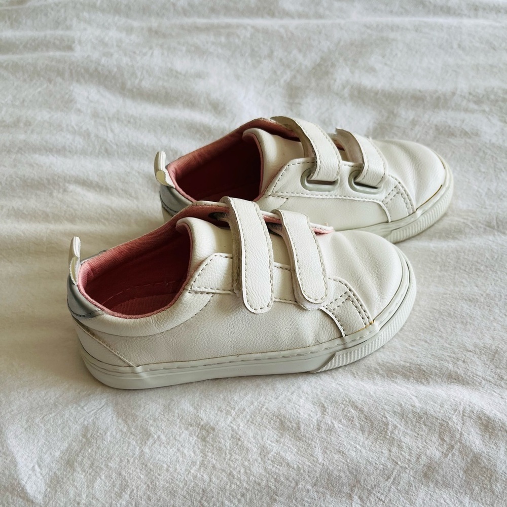 GAP Kids White Pink Sneakers Size 8